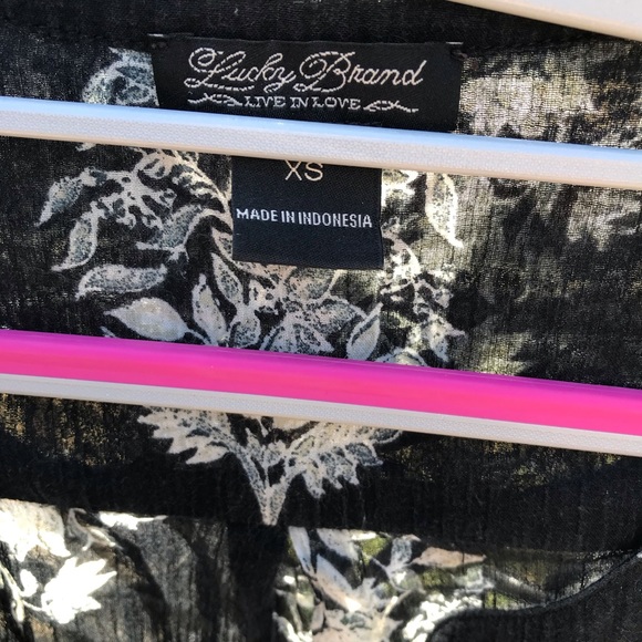 🌸 VGUC LUCKY Brand Top Sz XS Black Floral Long Sleeve Button Front Tie Cotton - Picture 7 of 8